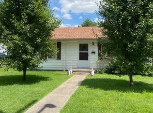520 Schumaker St, Carmi, IL 62821