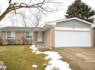 47477 Gallus Dr, Chesterfield, MI 48047