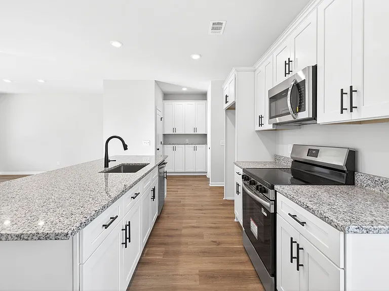 548 Madison St — Photo 17