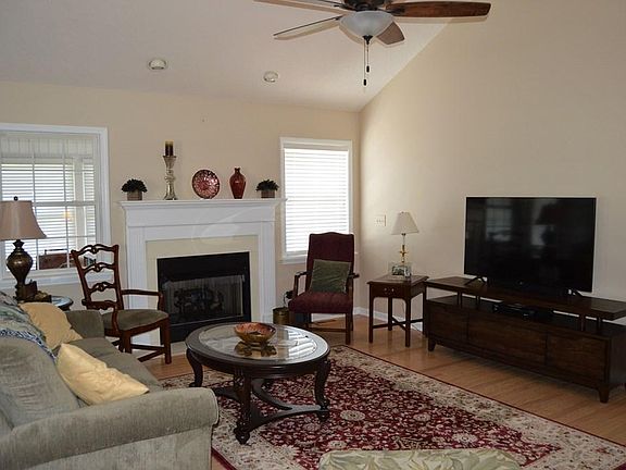 4th image of 163 Orchard Park Dr