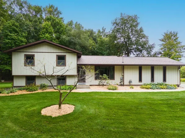 5700 Kies St NE, Rockford, MI 49341