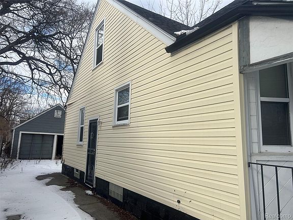 4th image of 20543 Waltham St