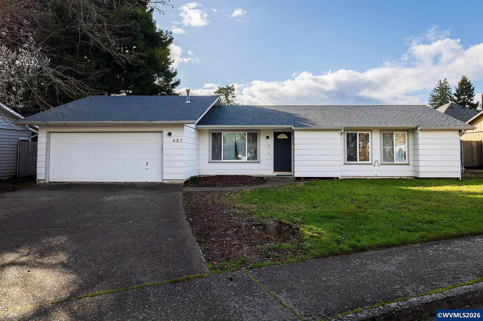 487 Snoopy Ln NE photo 1