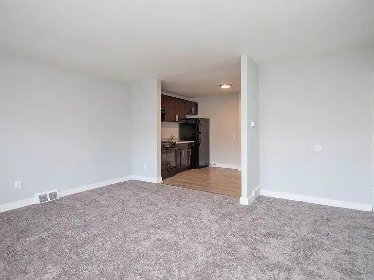10th Street Apartments — Photo 4