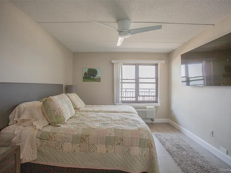 230 W Broadway #610 — Photo 21