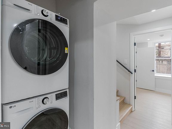 4th image of 4522 Baker St #1