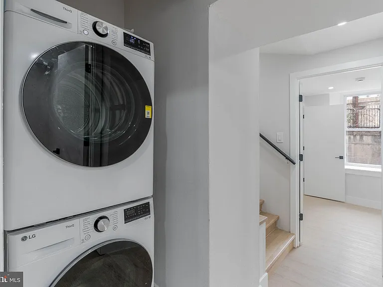 4522 Baker St #2 — Photo 8