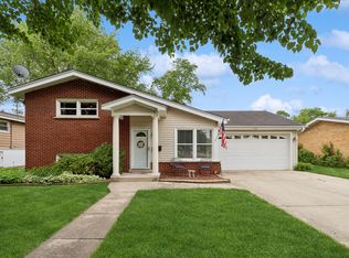 320 N Stratford Rd, Arlington Heights, IL 60004