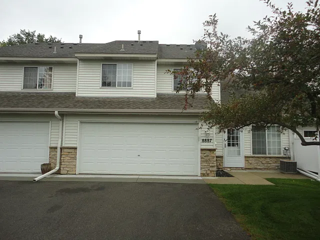 2 bed, 1.5 bath, 1370 sqft, $1,995 — Photo 1