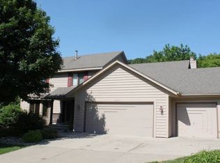 9692 Tree Farm Rd, Eden Prairie, MN 55347