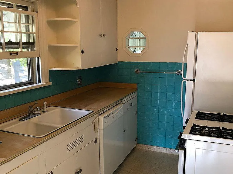 2410 S Williams St — Photo 3