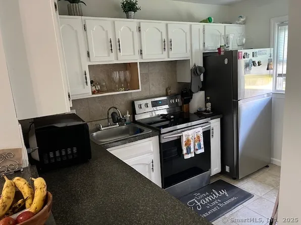 57 Meetinghouse Village #6, Meriden, CT 06450