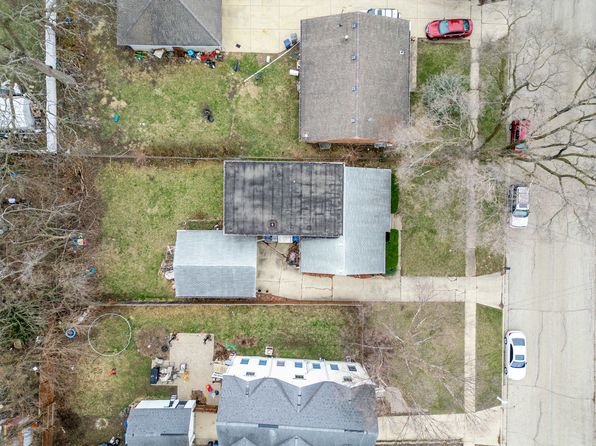 221 Heine Ave, Elgin, IL 60123