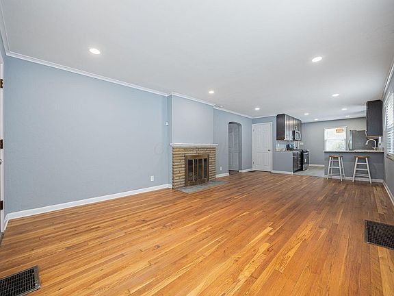 5th image of 903 S Harris Ave