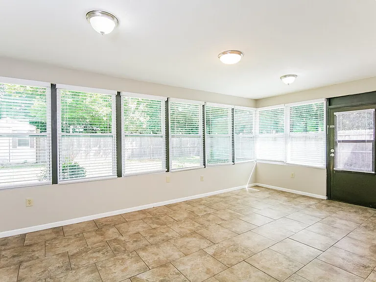 5286 Enfield Ave — Photo 8
