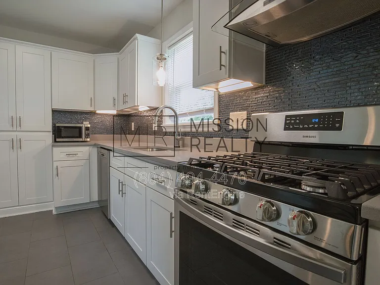 5205 Scott St — Photo 7