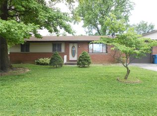 106 Whispering Oaks Dr, Bethalto, IL