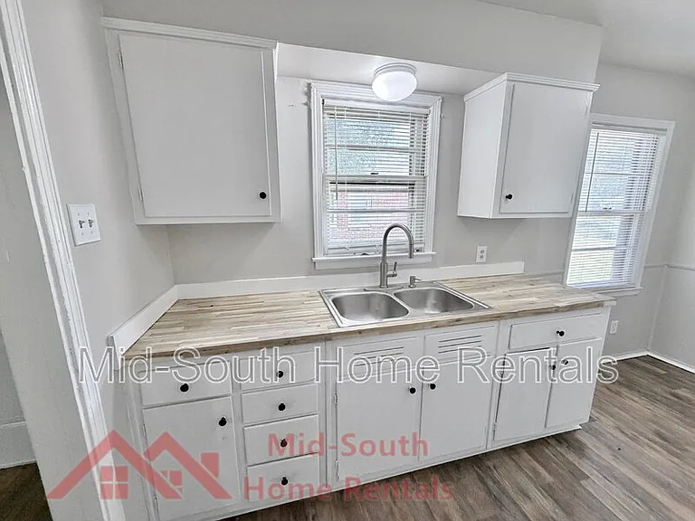 3040 S Edgeware Rd — Photo 6