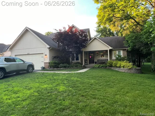 1830 Megans Meadow Dr, Commerce Township, MI 48390