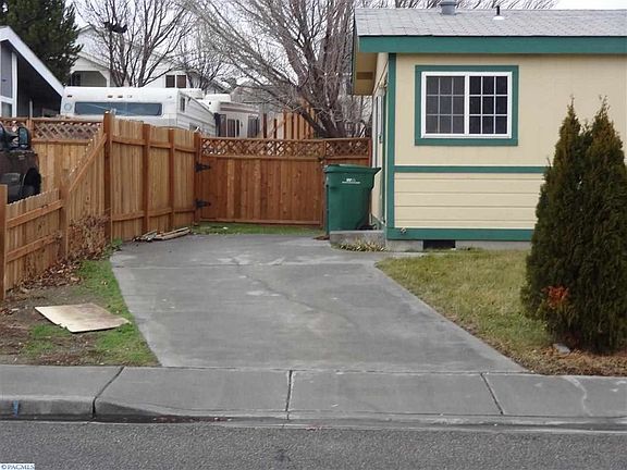 2nd image of 8818 W Arrowhead Ave