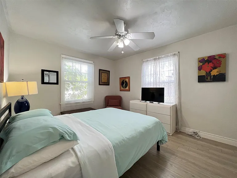 819 SW 9th Ter — Photo 18