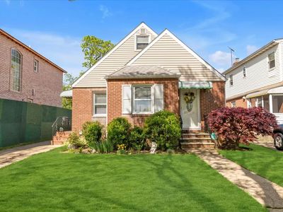 8010 Little Neck Pkwy, Glen Oaks, NY, 11004