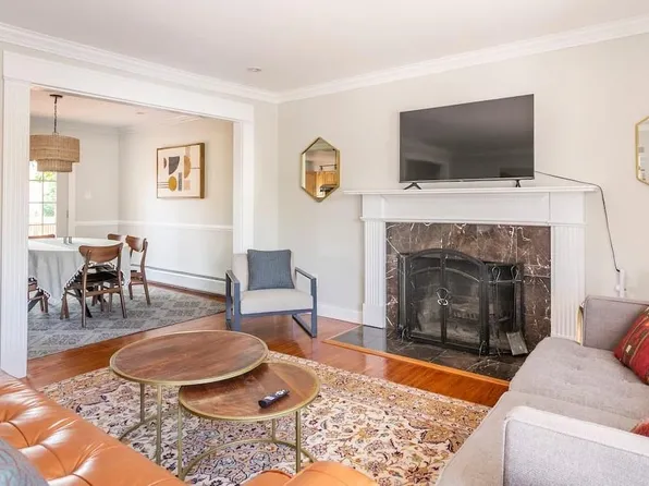 9521 Old Georgetown Rd, Bethesda, MD 20814