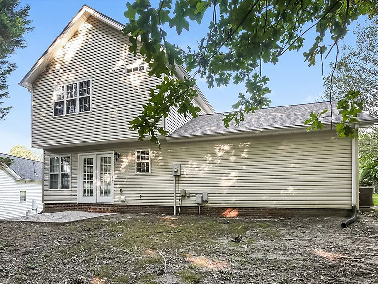 735 Continental Dr — Photo 17