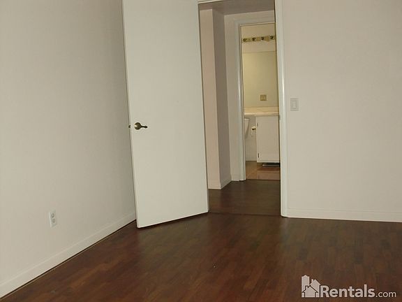 4th image of 4940 Summerwood Cir
