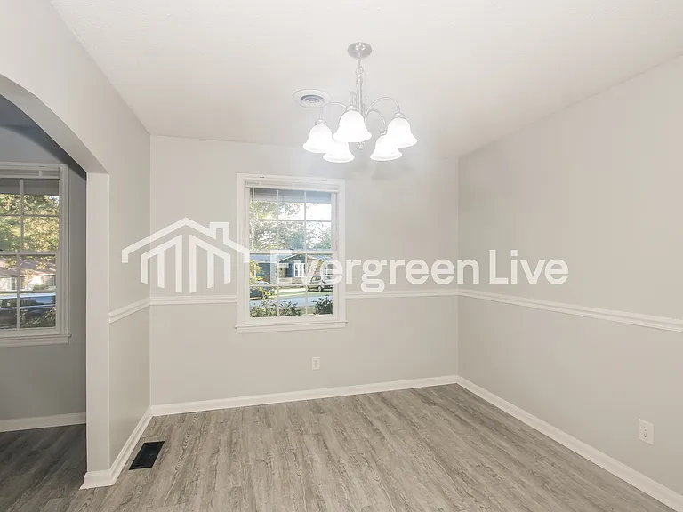 212 Kirkstone Rd — Photo 4