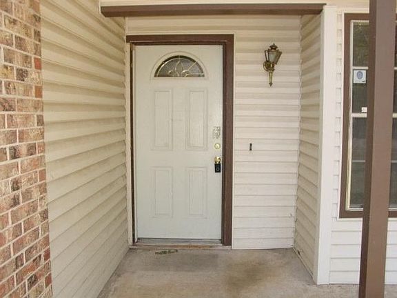 4th image of 809 N Lisa Ln