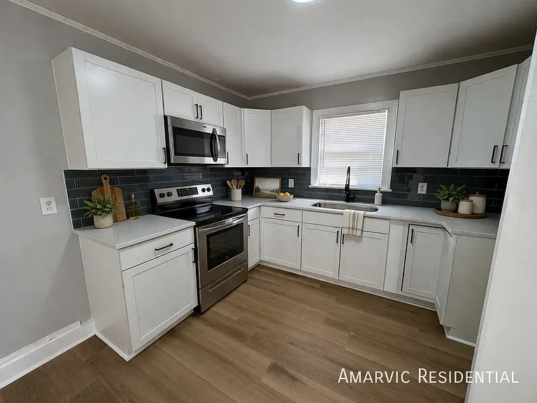 709 Jackson Ln — Photo 1