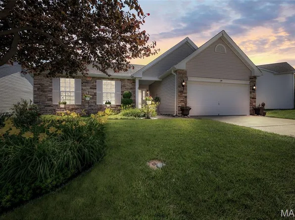 354 Birchwood Crossing Ln, Maryland Heights, MO 63043