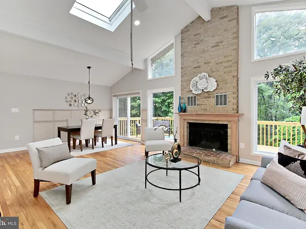 5284 Davis Ford Rd, Woodbridge, VA 22192