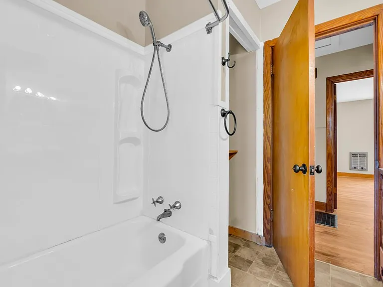 220 Rebecca Ln — Photo 13