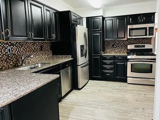 209 Douglas Dr — Photo 6