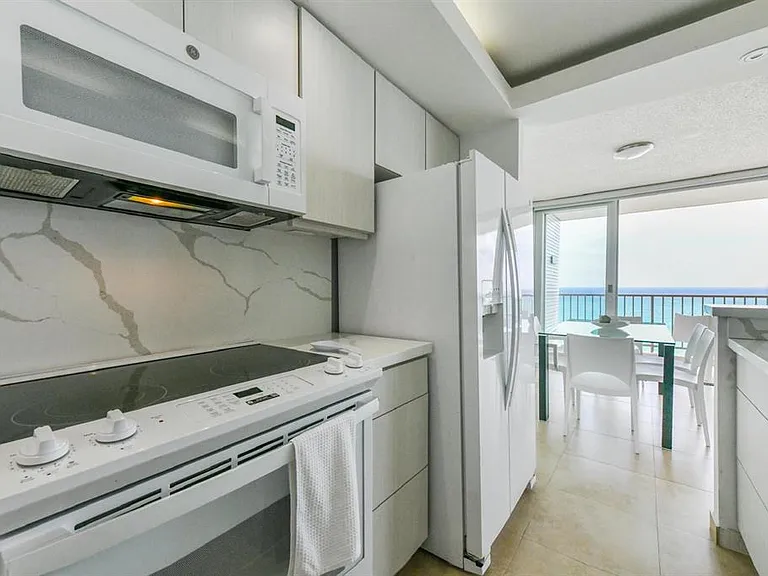 4745 Isla Verde Ave #17-G — Photo 9