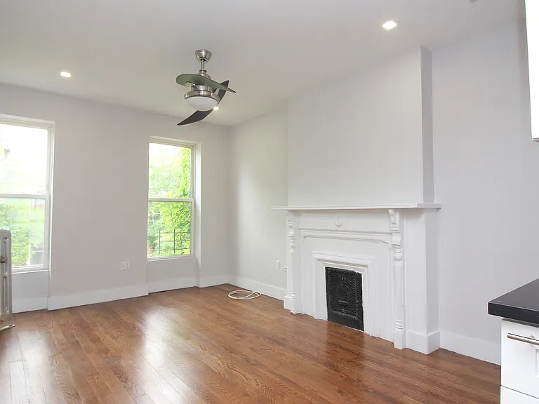 135 Decatur St #2R — Photo 8