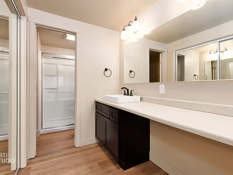 347 E State Rd — Photo 5
