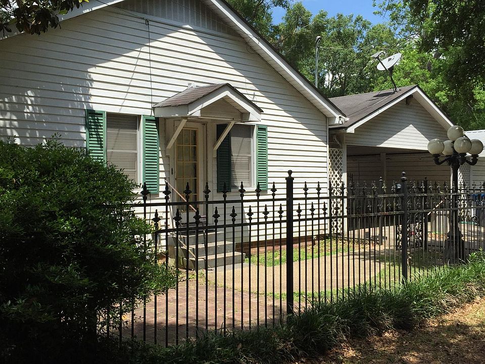 The front courtyard. The house sits on a corner lot and has