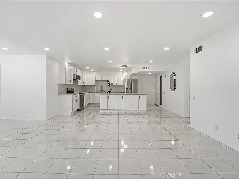 5301 Balboa Blvd #F7 — Photo 11