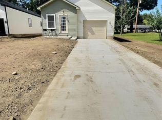 542 Springle Dr, Waterford, MI