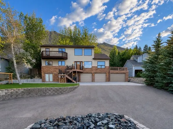 2385 Hitching Post Dr, Green River, WY 82935