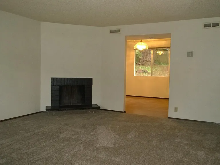 271 146th Pl NE — Photo 2