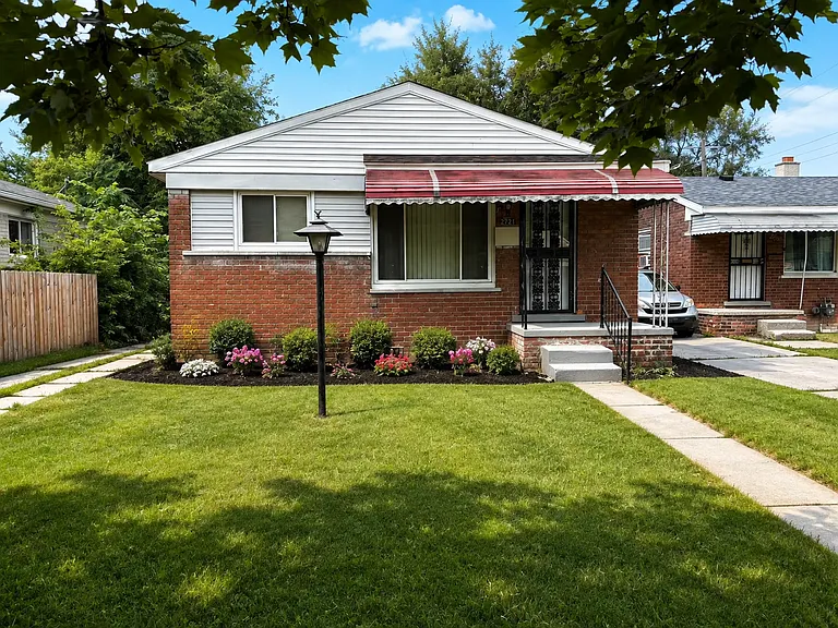 2721 S Ethel St — Photo 1