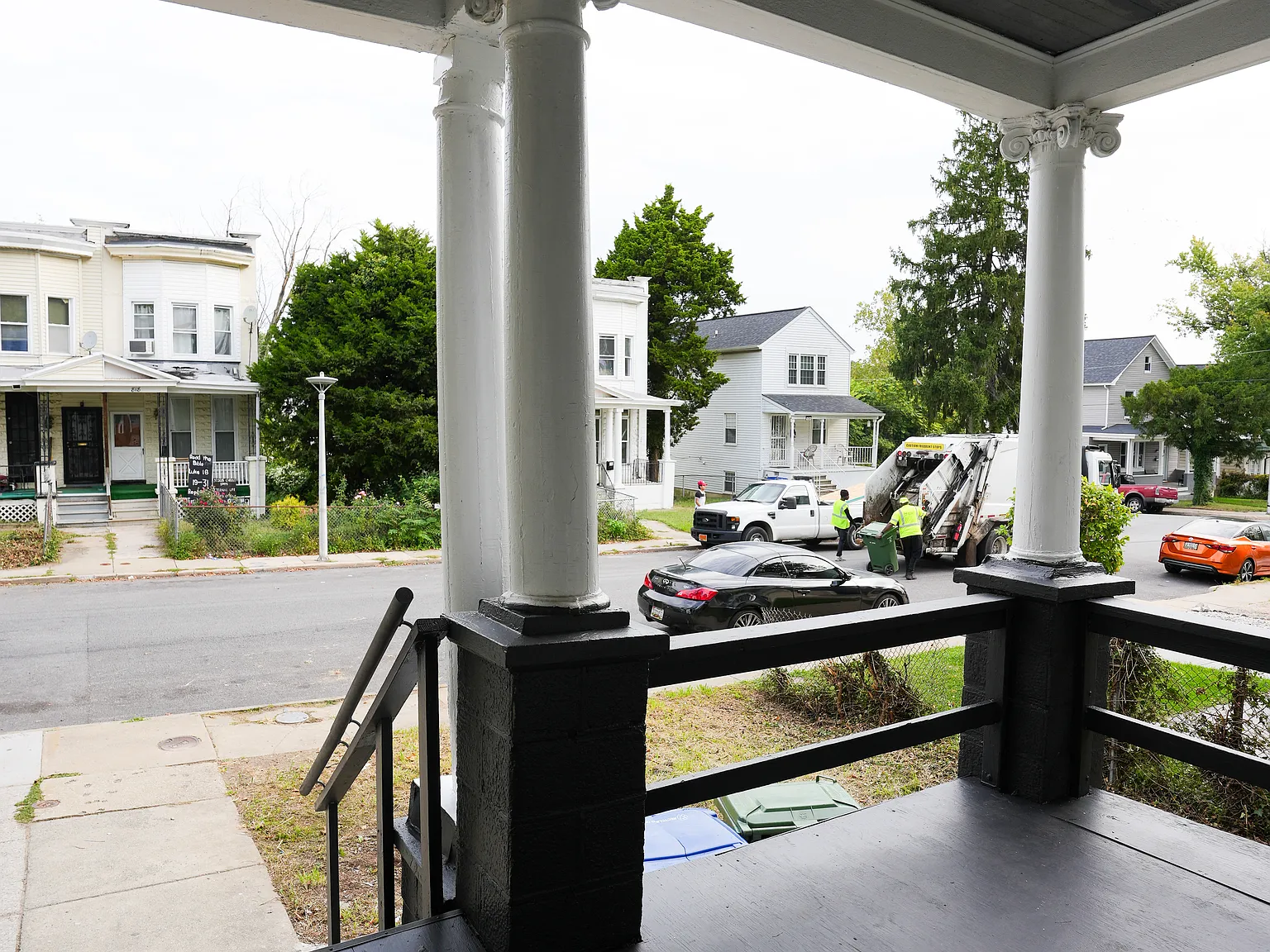 3 bed, 1.0 bath, $1,900 — Photo 2