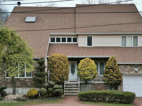 2nd image of 439 Saint Andrews Rd