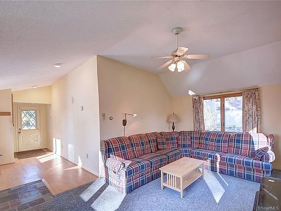 4th image of 38 Woodycrest Dr