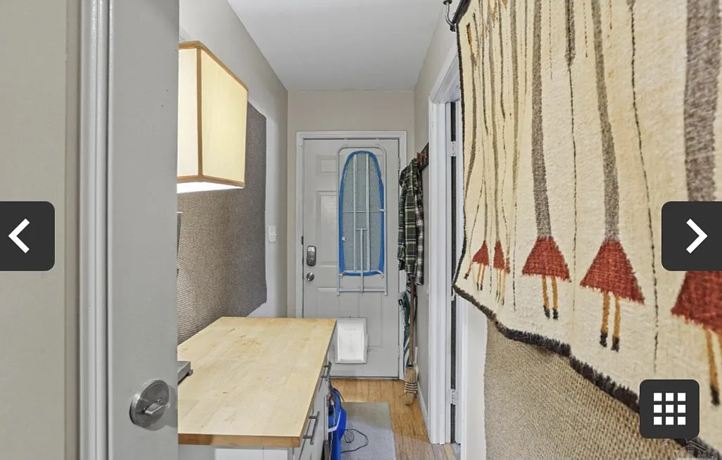 909 W Lloyd St — Photo 4