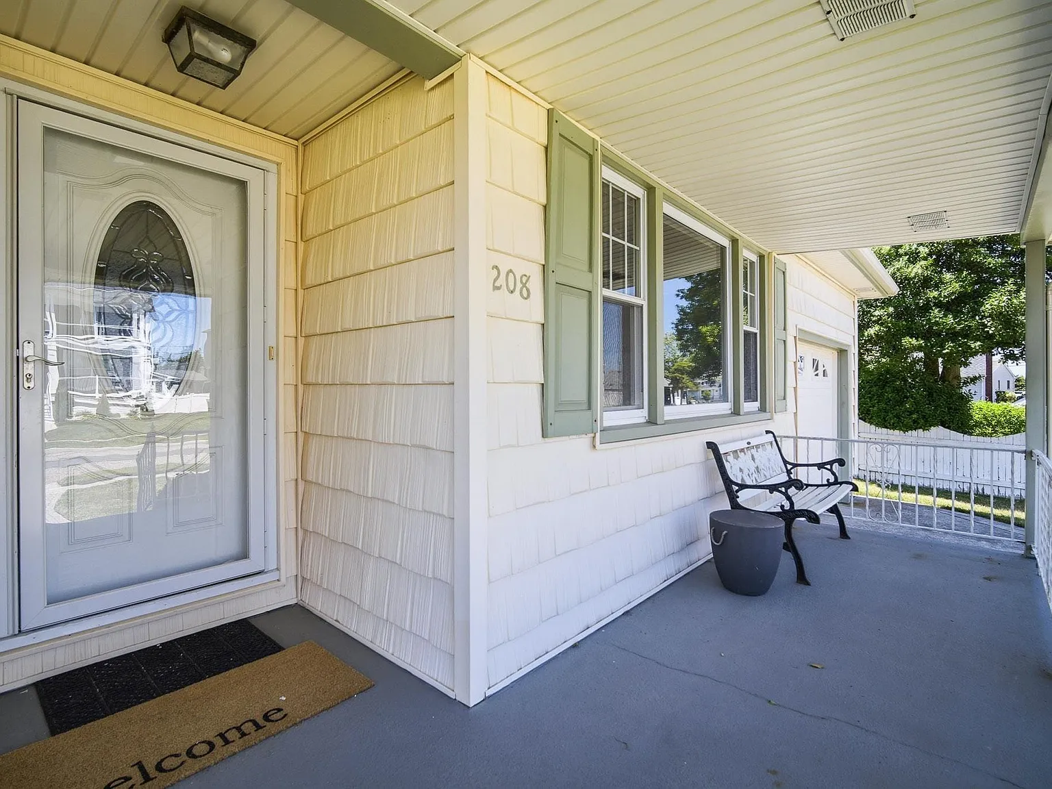 4 bed, 2.0 bath, $3,500 — Photo 2